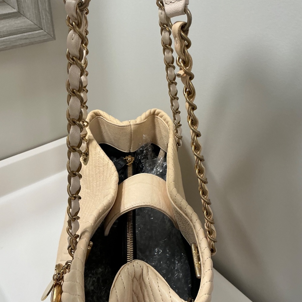 CHANEL Cream Quilted Chevron Shoulder Bag with Gold-Tone CC Charm - Picture 7 of 11